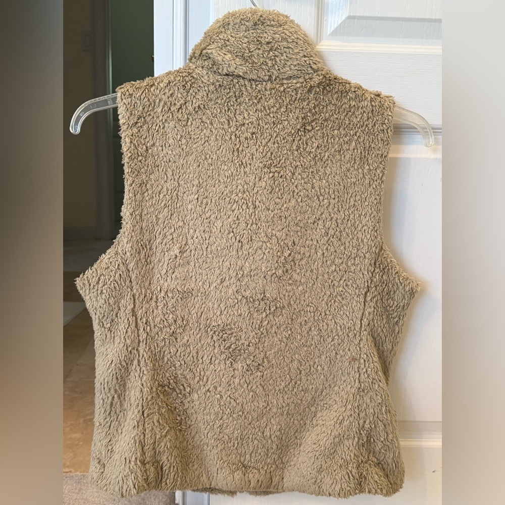Women’s Patagonia Vest - Size Large - Picture 2 of 5